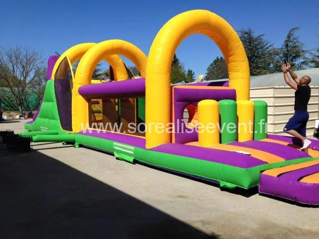 Location château gonflable pour enfants avec animateur à Aix en Provence proche Salon de Provence