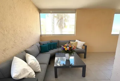 Panorama d'Exception à Bormes-les-Mimosas   T3 de Standing – 75 m² – Vue Port & Aperçu Mer Laissez-vous séduire par cet appartement