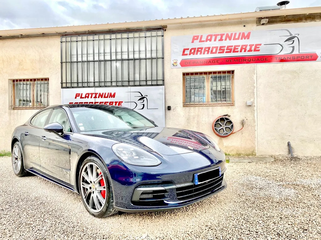 Porsche Panamera 4 e-hybrid réparation à la suite d’un accrochage Platinum Carrosserie Carnoux