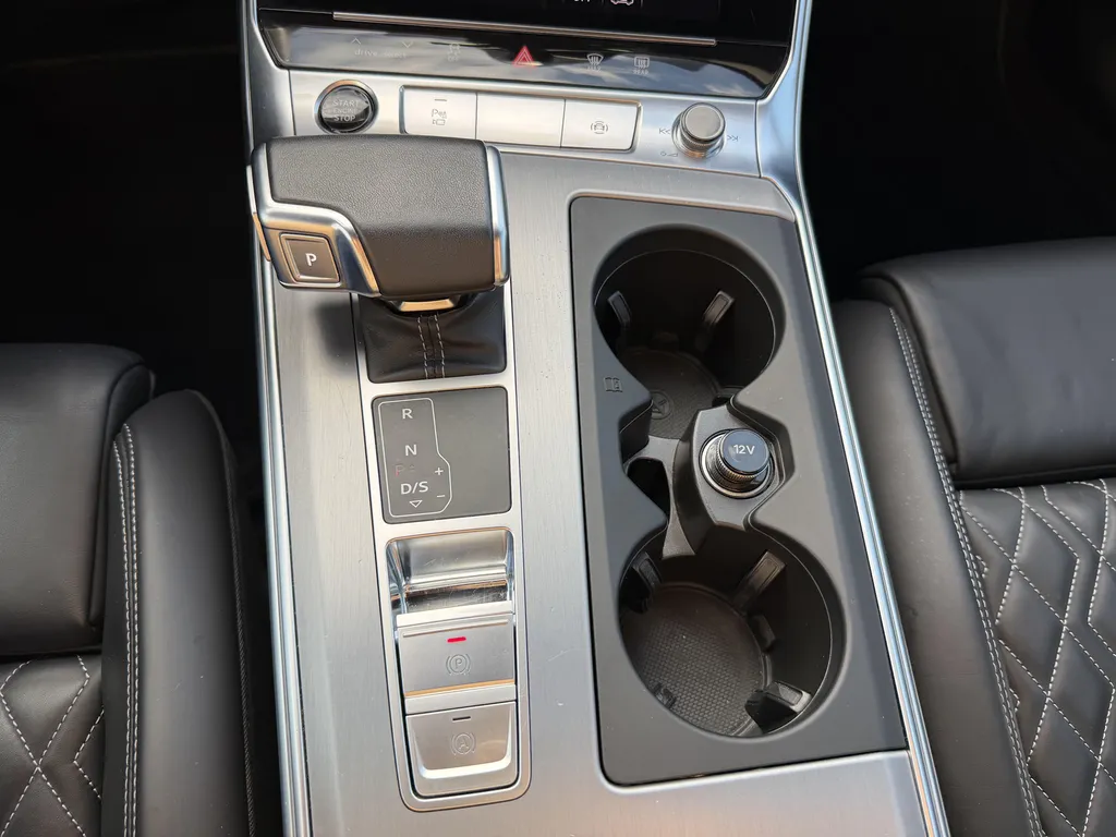 Audi A6 Avant S line 163 ch S tronic d’occasion proche Rouen – break diesel automatique haut de gamme disponible