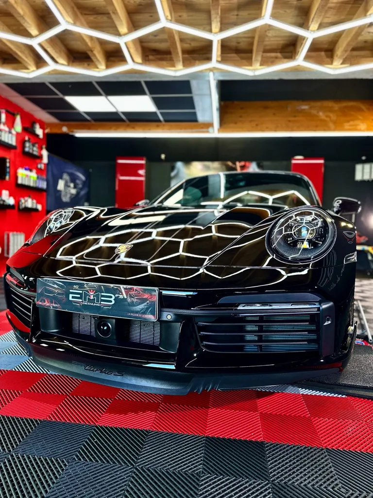 protection PPF automobile Lyon traitement céramique carosserie Porsche 992 Turbo S cabriolet 