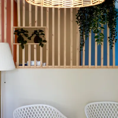 Agencement professionnel optimisé, adapté aux besoins du centre ENTENDRE, par l’Atelier D. architecte d’intérieur à Bordeaux.