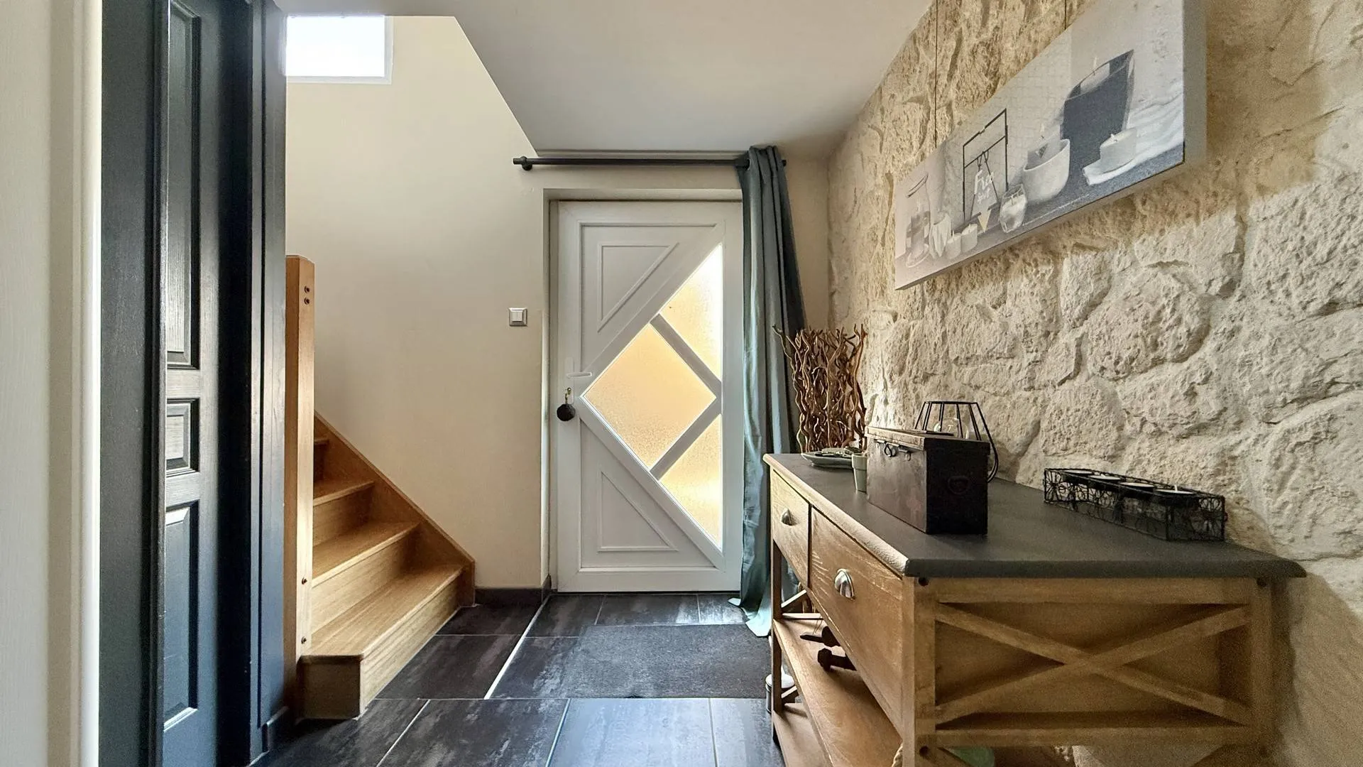 Propriété avec 2 gîtes indépendants à Neuville-Ferrières – Idéal pour investissement locatif ou projet de chambres d’hôtes.