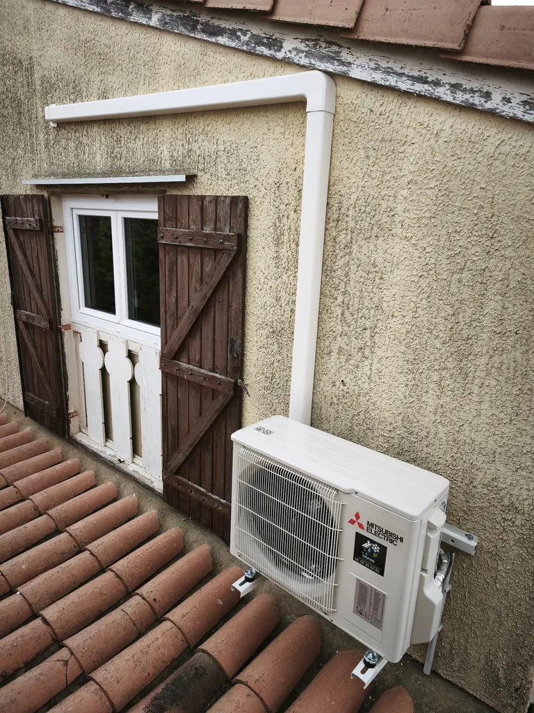 Achat et installation de climatisation monosplit Mitsubishi à Agde pour équiper votre salon avec une technologie de pointe fiable et très robuste