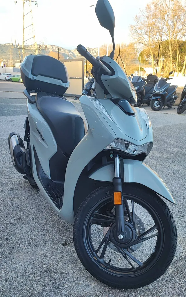 HONDA SH125 I TOP BOX DU 02/2024 AVEC 6750KM.