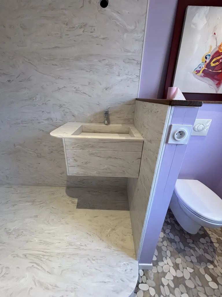 Fabrication et pose d'une salle de bain sur mesure en Corian® dans les Landes - LACOSTE AGENCEMENT