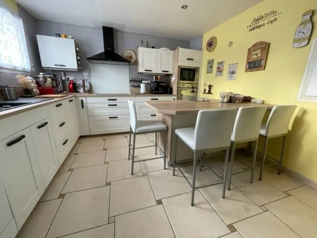 EXCLUSIVITÉ magnifique maison de 130 m² plus dépendance de 60 m² habitable édifiée sur 4600 m² de terrain sur la commune de LA LONDE 76500