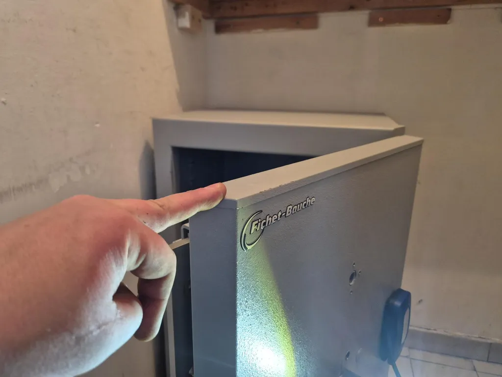 technicien expert ayant ouvert un coffre-fort bloqué à Mers-les-Bains