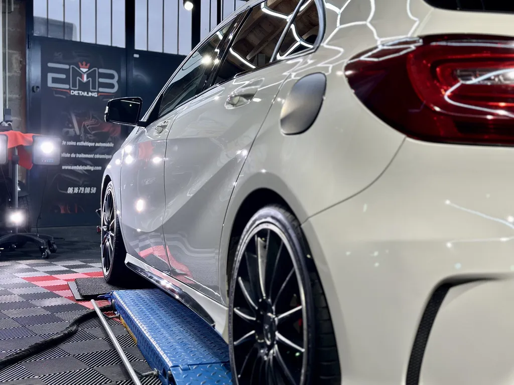Detailing sur Lyon spécialiste du traitement céramique et de la protection carrosserie Mercedes A 45 AMG covering 