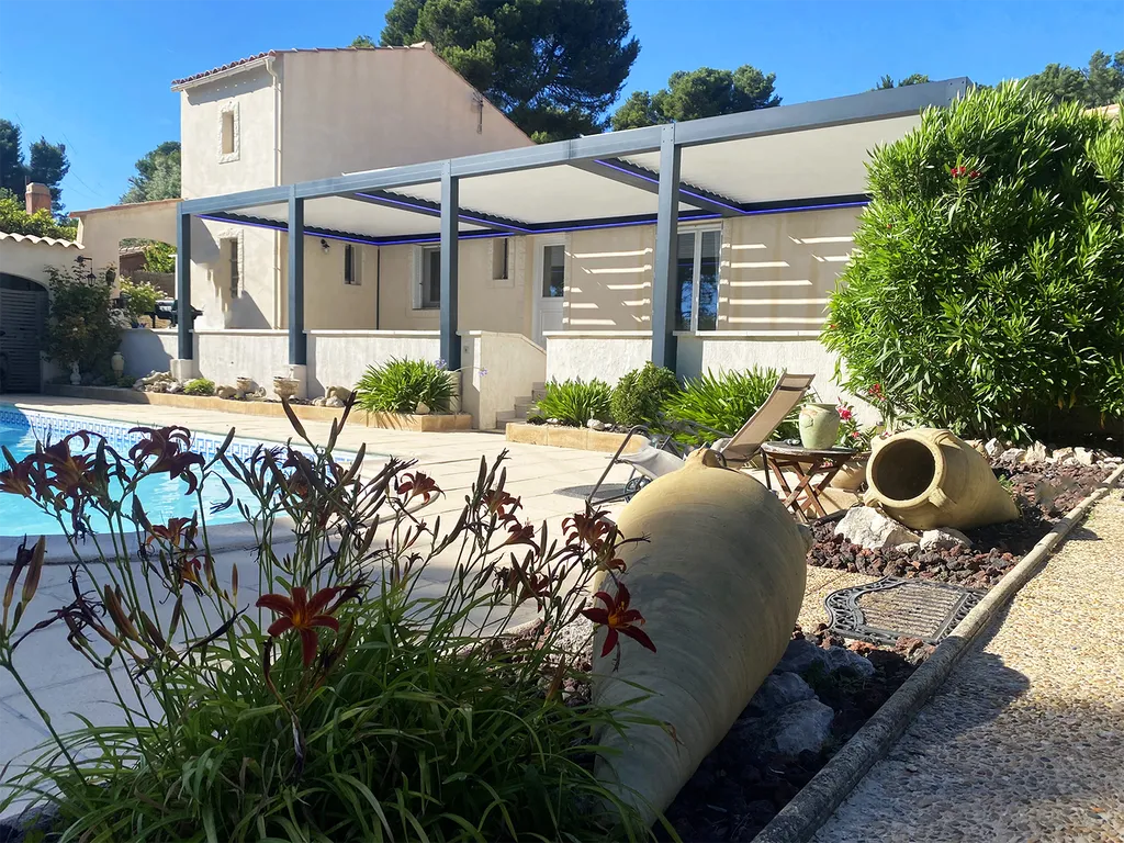 Pergola bioclimatique triple module à Alès