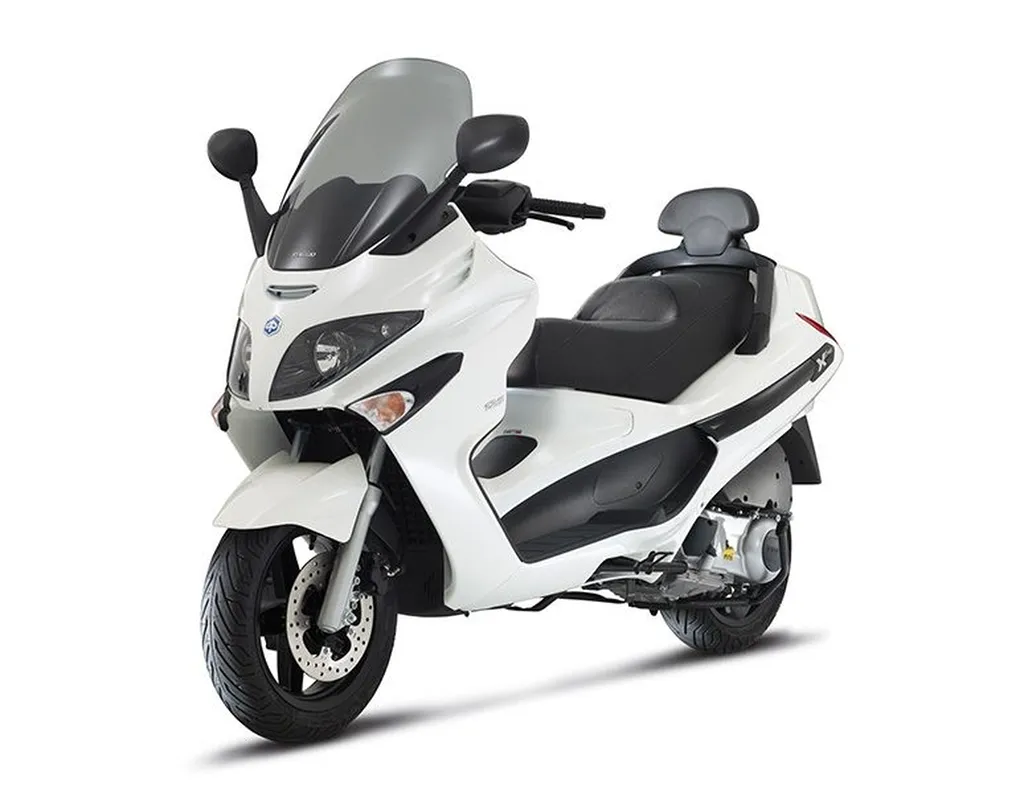 SCOOTER NEUF PIAGGIO X-EVO 125 SPORT PACA SIX FOURS LES PLAGES