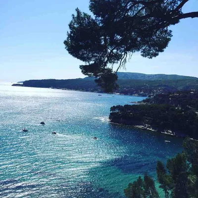 Transfert  en VTC ou taxi avec un chauffeur privé entre Cassis (13260) et l’aéroport de Marseille Provence