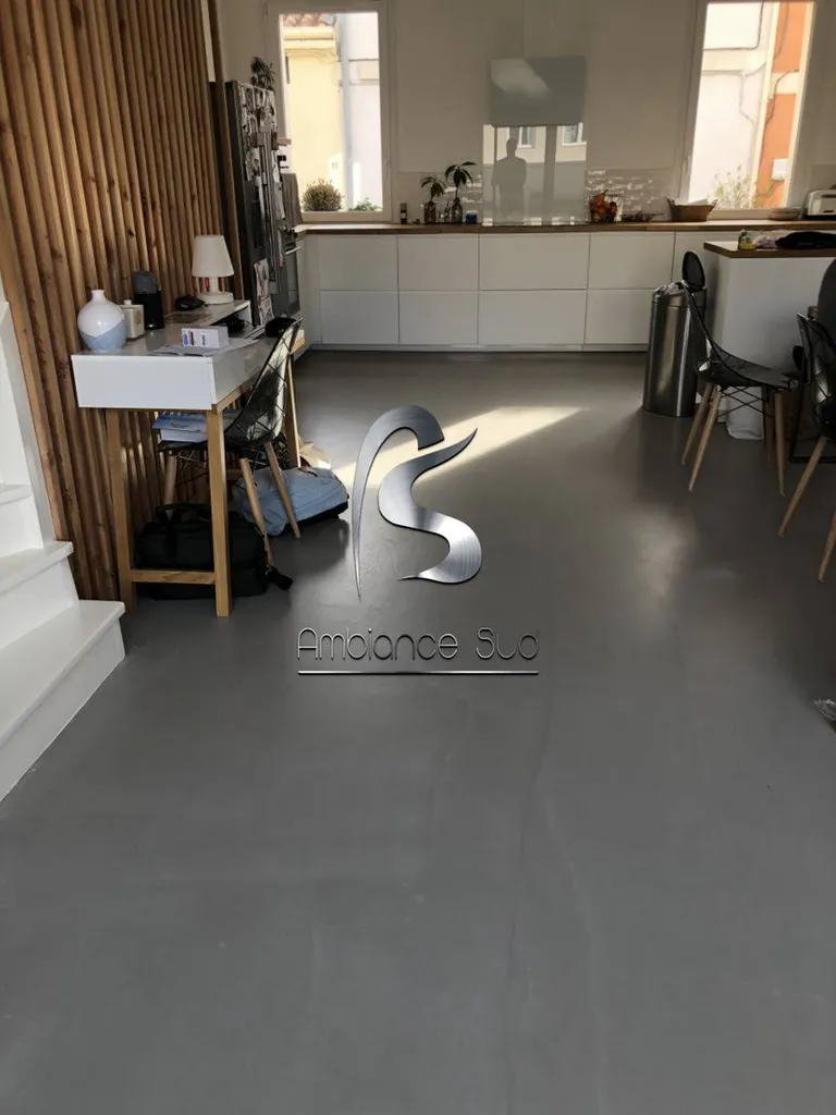 Pose professionnelle de béton ciré près de Saint-Cyr-sur-Mer Var 83