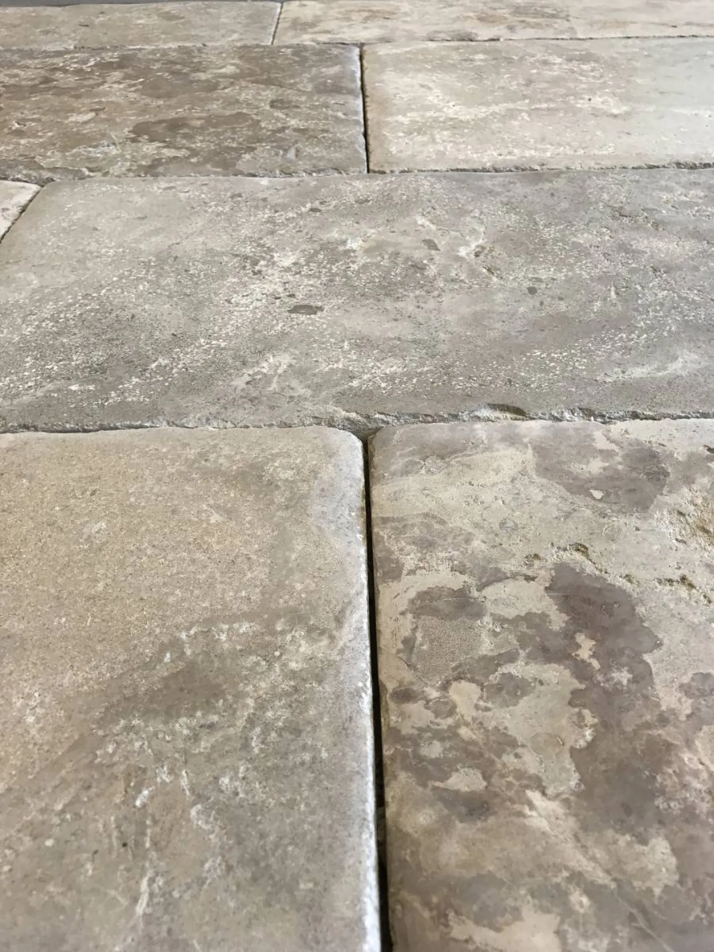 Dallage ancien en pierre de Dordogne