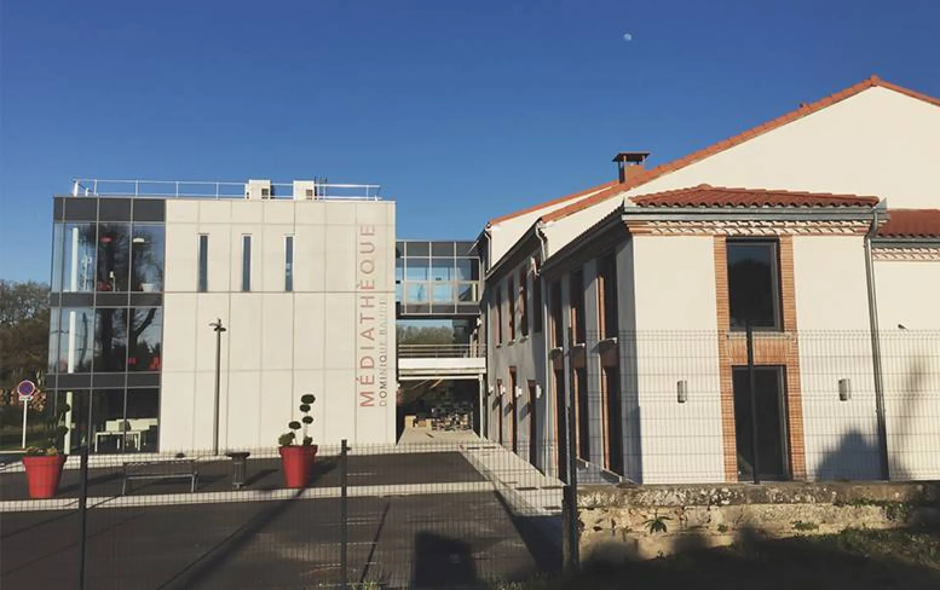 réalisation enseigne d'une médiathèque à auterive