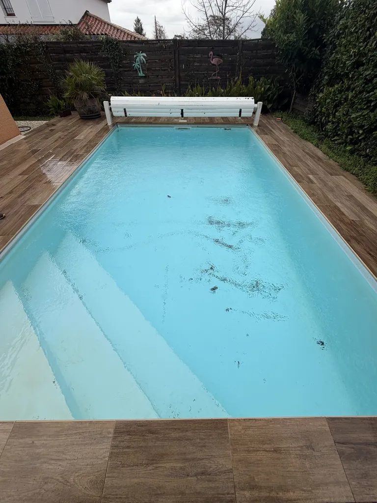A qui faire appel pour changer le liner de ma piscine 8x4 à Andernos?