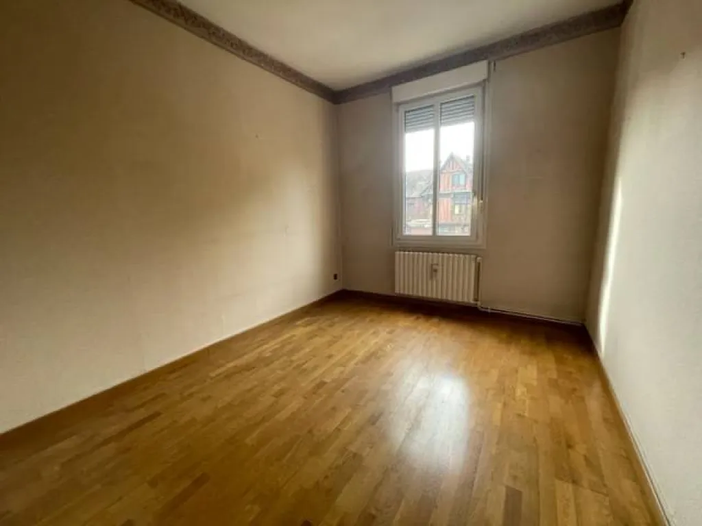 A saisir maison à rafraîchir de 121 m² habitable sur la commune de CAUDEBEC LES ELBEUF