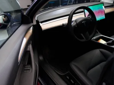 Tesla Model 3 Neuve du Tesla Center Rennes protégée avec un traitement céramique Gtechniq à Saint-Avé près de Vannes dans le Morbihan