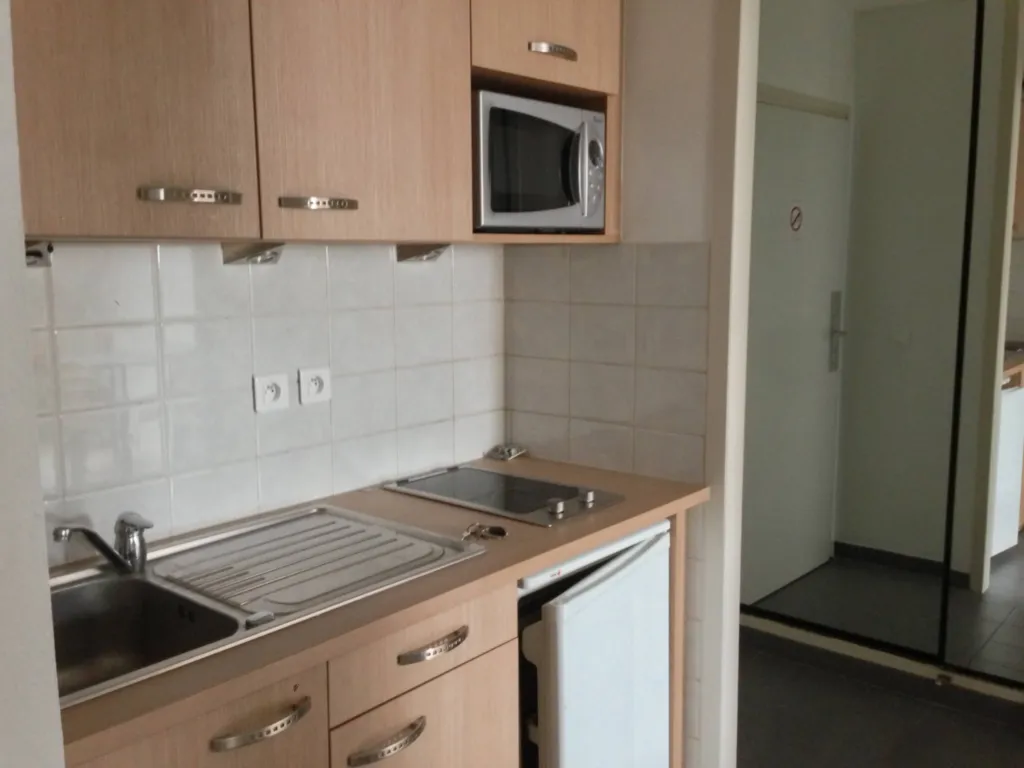 Vente d'un appartement T2 dans un immeuble avec ascenseur à 150m du métro Gorge de Loup à Lyon 9