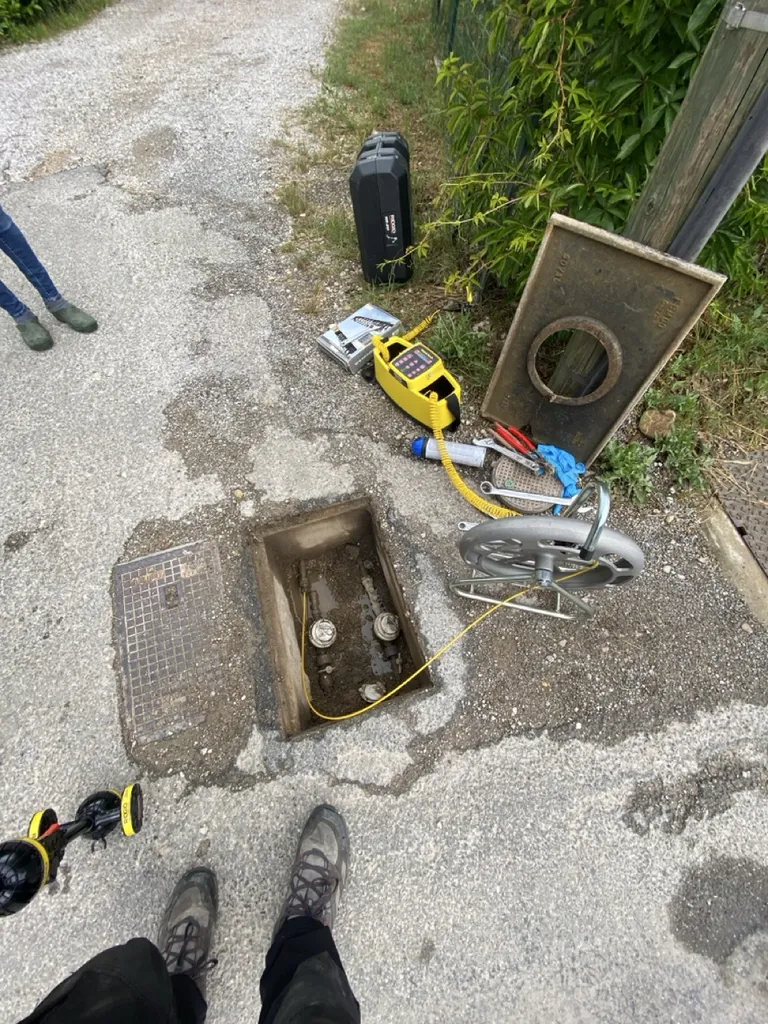 Localisation d'une fuite d'eau sans destruction par un professionnel spécialisé à Tours en Indre-et-Loire suite à une consommation excessive d'eau