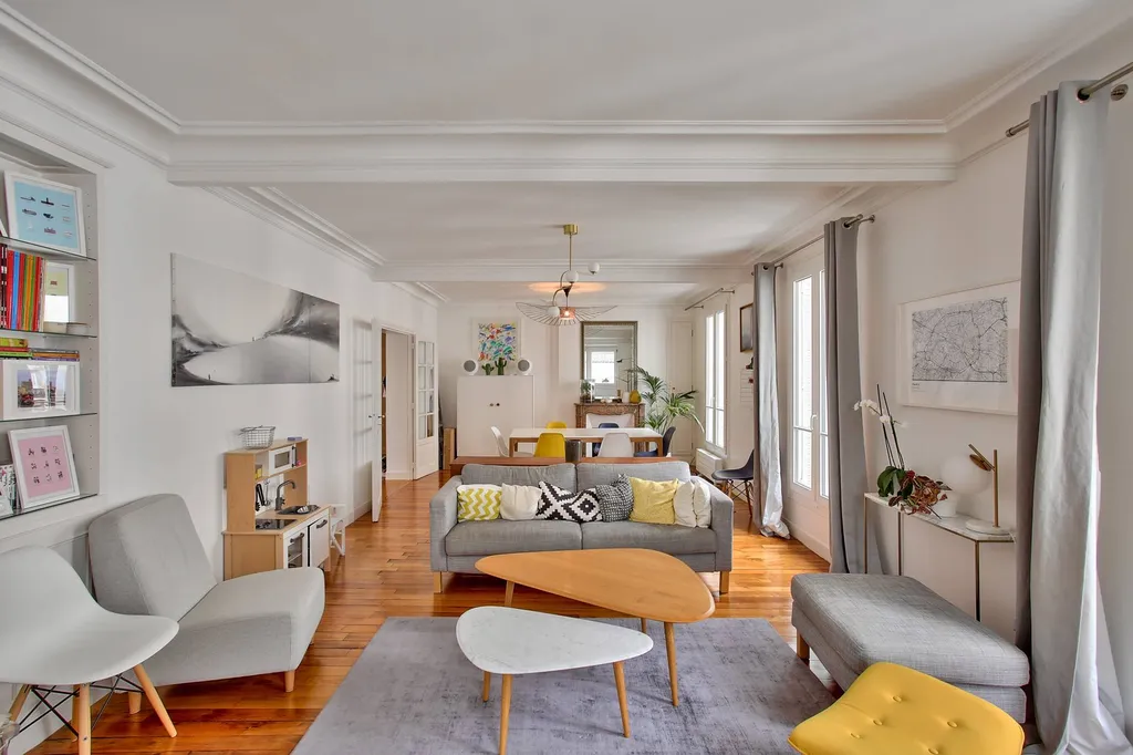 A vendre appartement avec grande pièce de vie à Paris 75018
