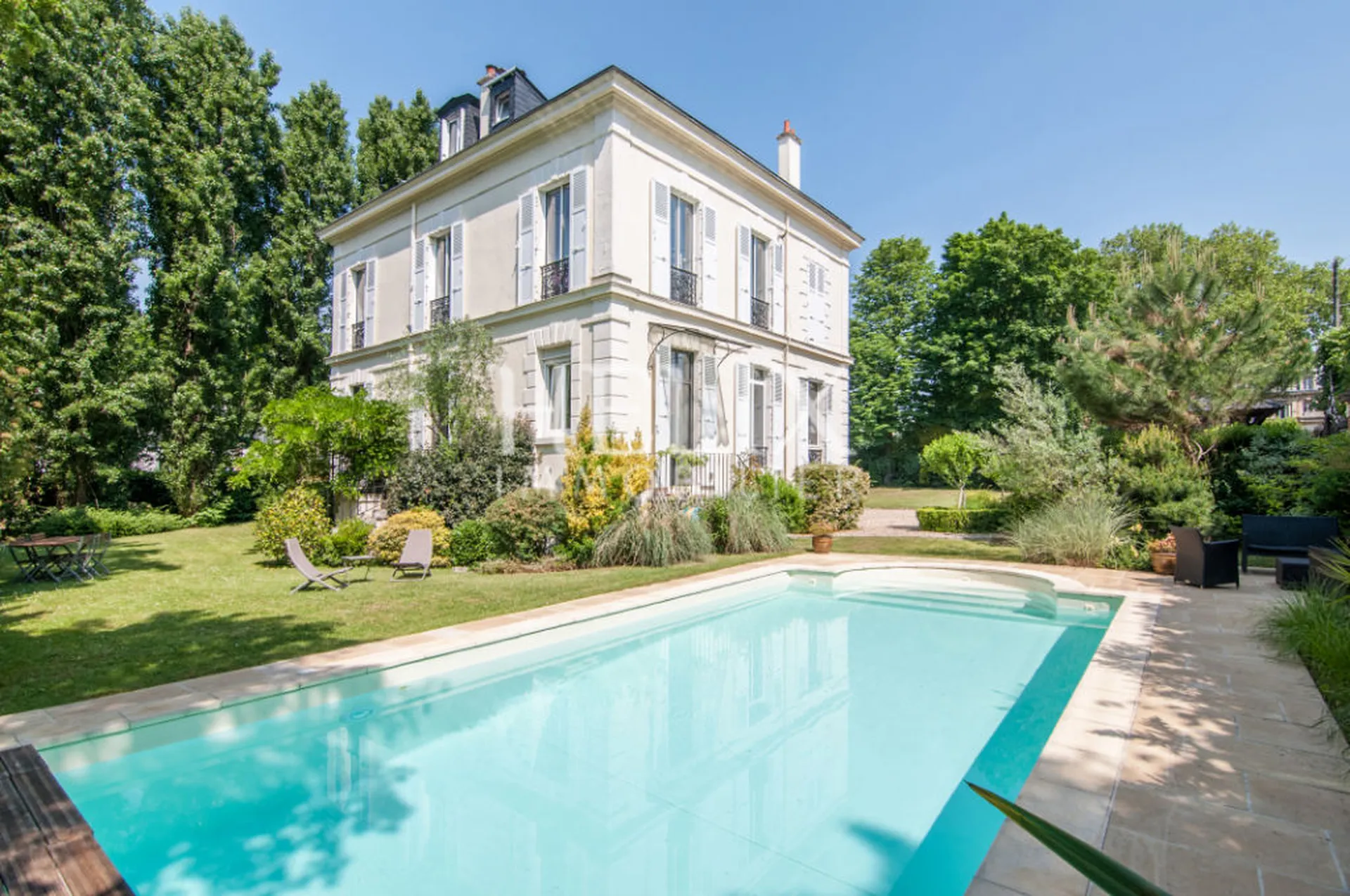 Chatou Bas - Hotel particulier 9 pièces de 354 M² avec piscine