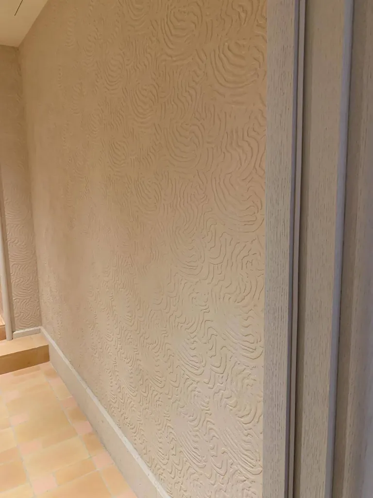 Rénovation de Hôtel 5 étoiles le BYBLOS à ST-TROPEZ en ENDUIT MINERAL TERRE DU MONDE