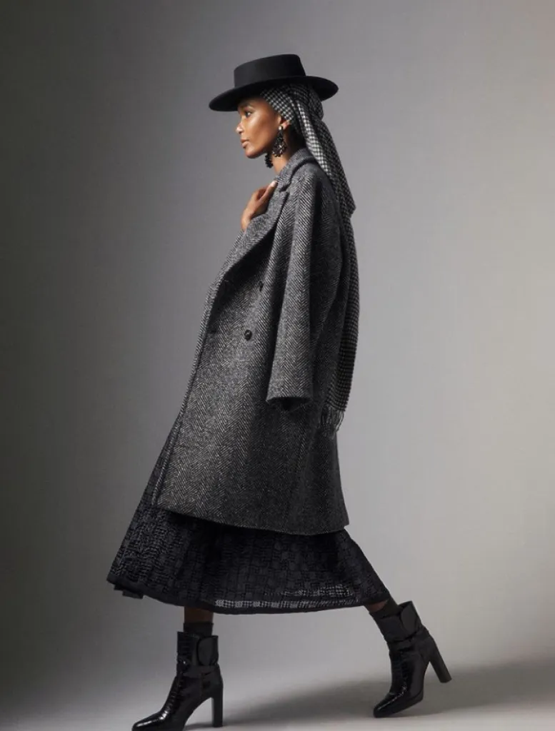 Weekend MaxMara une ligne chic, décontracté et informelle.