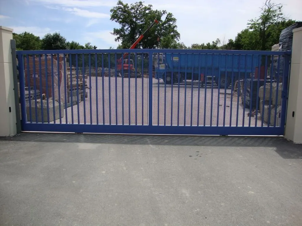 PORTAIL COULISSANT à GEMENOS 