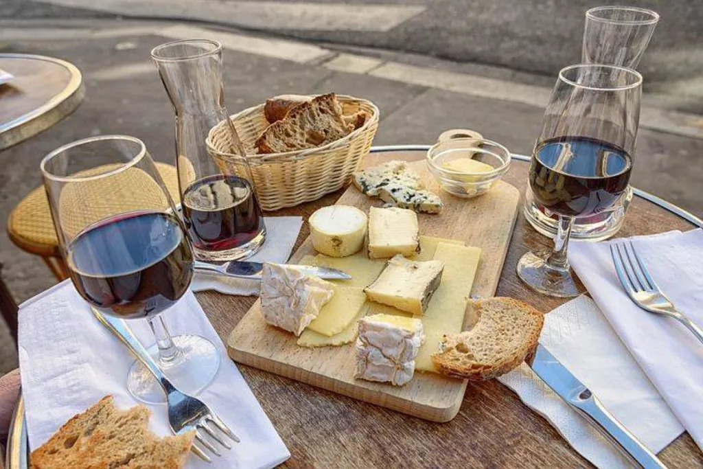 dégustation vin et fromage dans une écurie à Créon 33