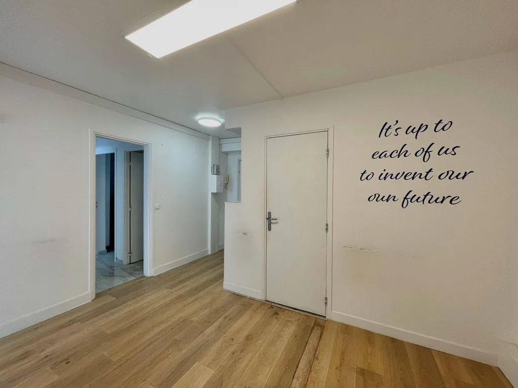 A vendre 3 pièces A Rénover Esplanade de la Défense - 92400