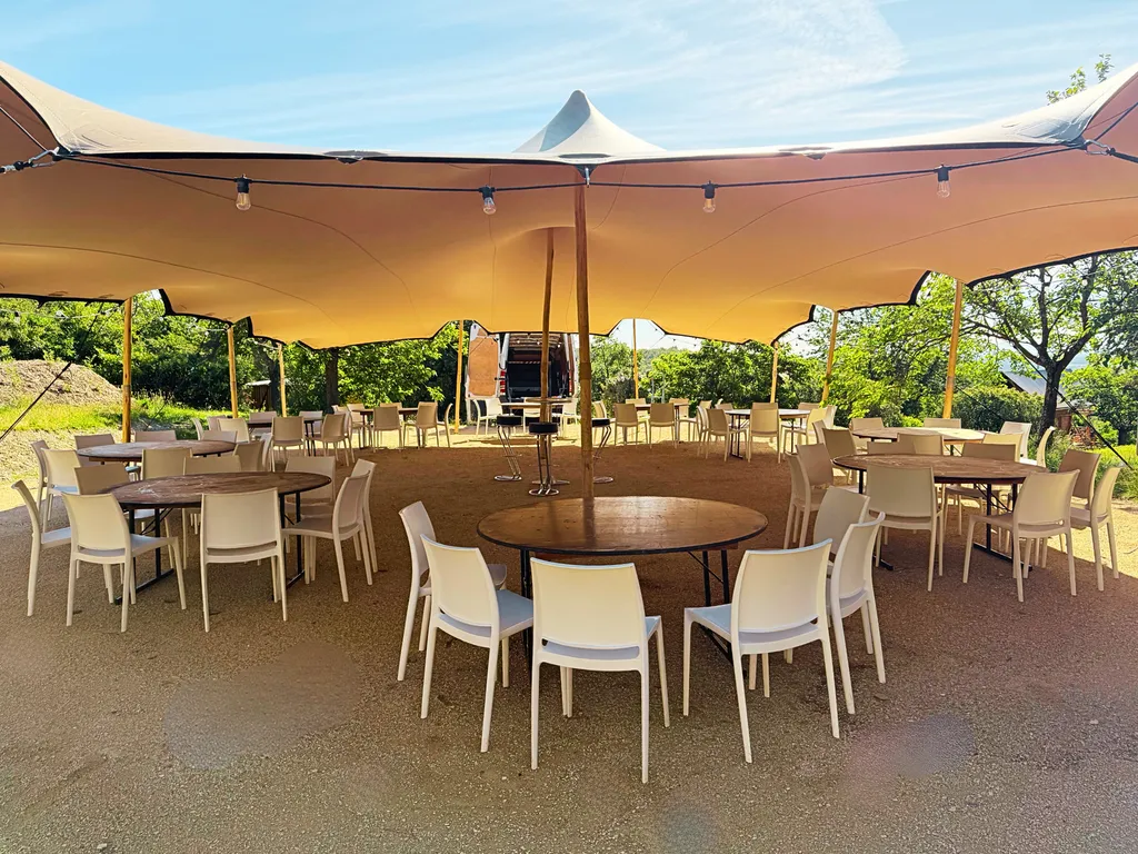 Location et installation sur mesure de mobilier évènementiel pour vos évènements professionnels et privés en Rhone Alpes