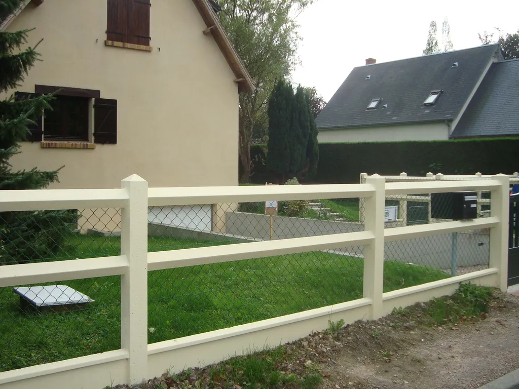 Installation de Clôture en béton élégante pour la délimitation à Port-Jérôme-sur-Seine en Seine-Maritime 76 et ses Alentours