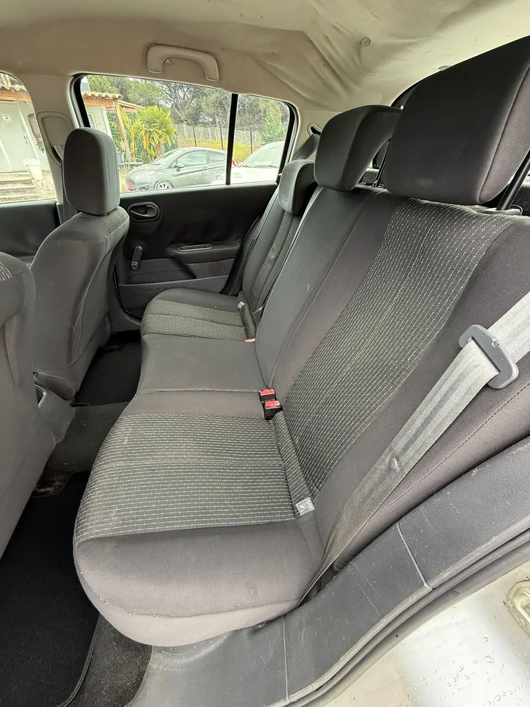 REnaut Mégane II 1.4 98CV 5 Portes