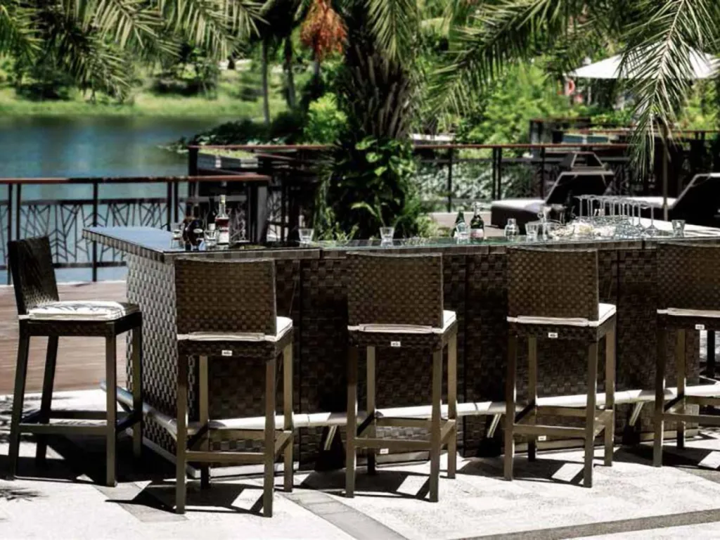 Chaises et bar de terrasse TATTA