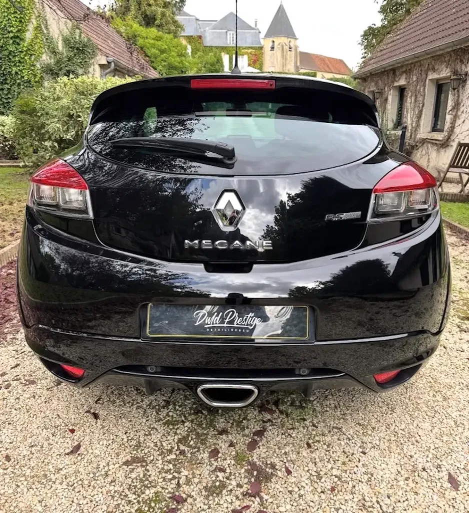 Polissage multi-étapes et protection céramique GTECHNIQ sur Megane 3 RS à Noisy-le-Grand