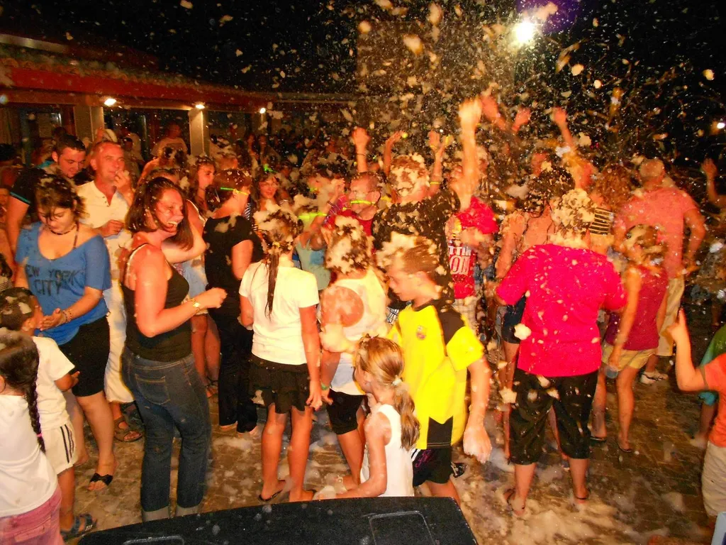  soirée neige au camping le mas de la plage dans le languedoc roussillon