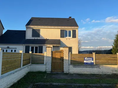 Maison individuelle, à vendre, offrant de beaux volumes et avec vue dégagée à Arelaune en Seine