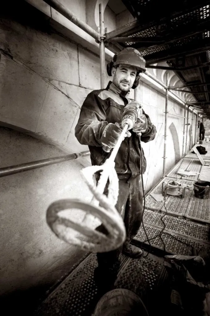 photographe portraitiste dans le BTP à Lyon maçon sur un chantier