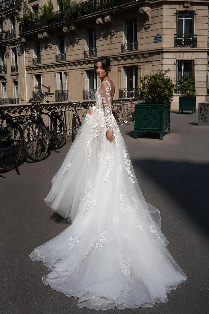 Robe de Mariée DYLAN PARIENTY robe de haute couture avec manche à MARSEILLE