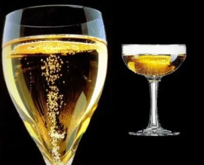 L' or se trouve aussi dans le champagne L' or se trouve aussi dans le champagne