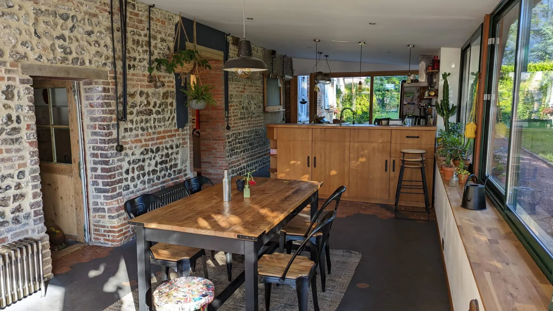 A vends maison avec jardin