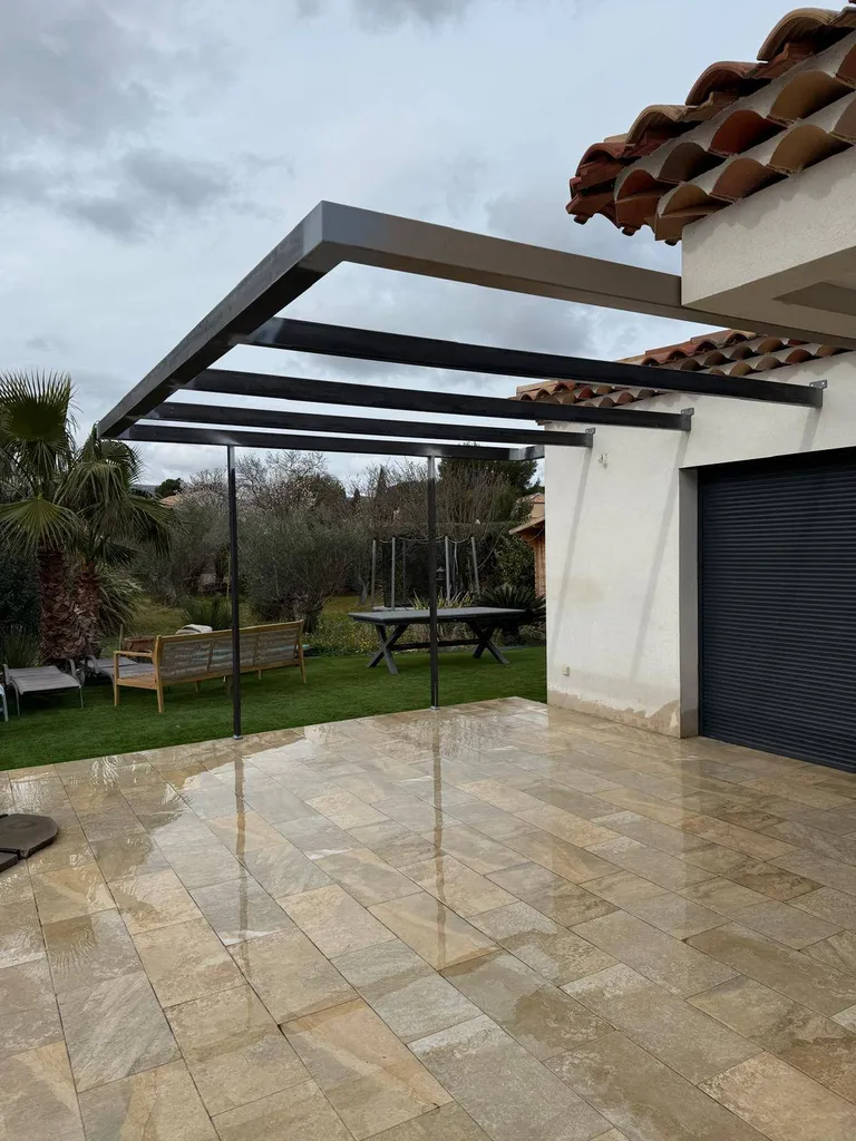 ferronnier pour pergola sur mesure pour paillasson camarguais à Meyrargues dans les Bouches du Rhone
