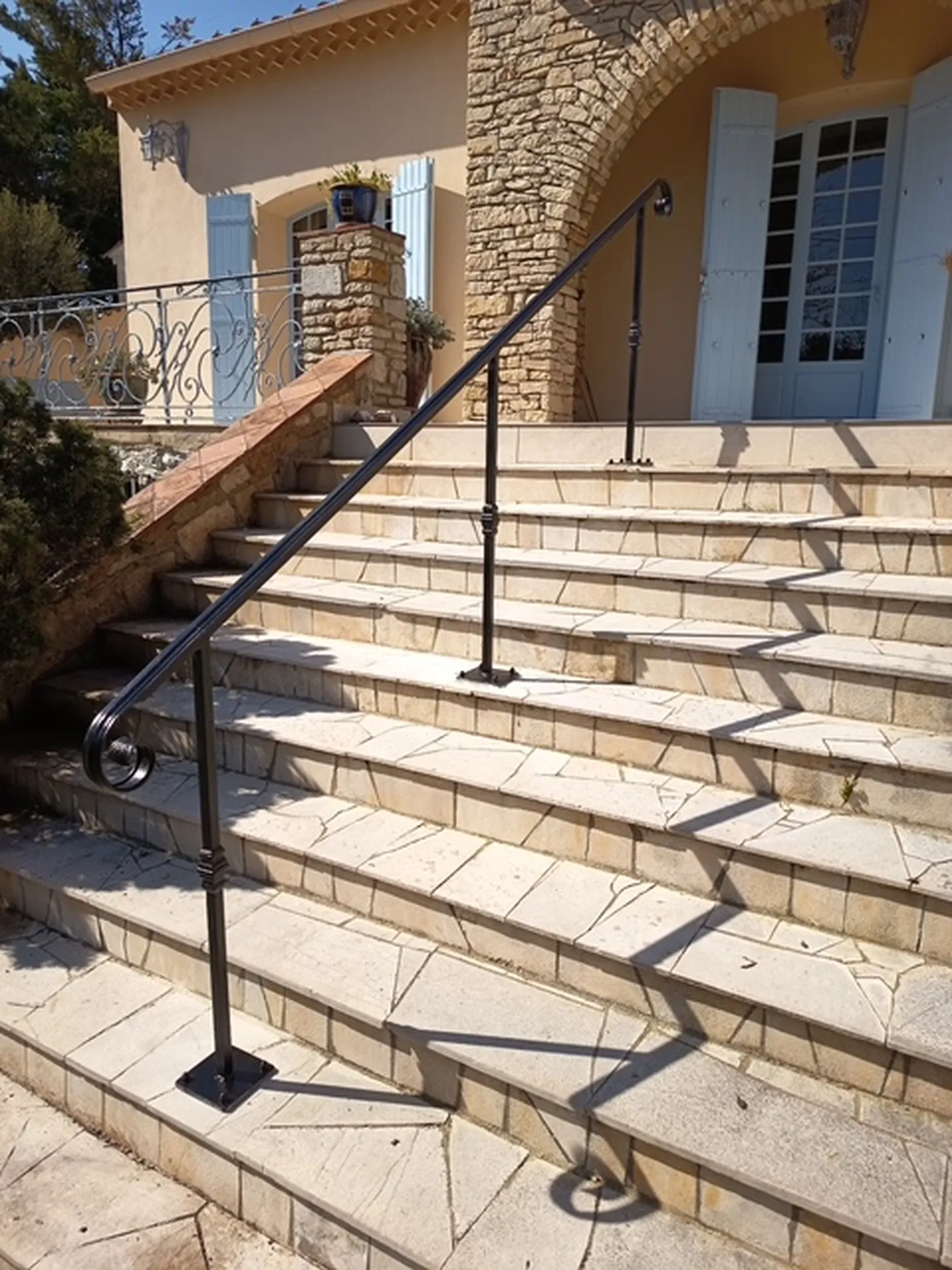 FABRICATION ET POSE MAIN COURANTE RAMPE GARDE CORPS SUR MESURE FER FORGE MARTIGUES 13 BOUCHES DU RHONE