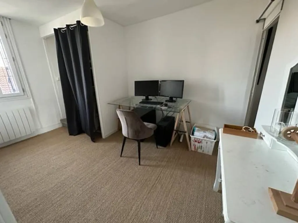 A saisir maison de 107 m²  sur un terrain de 288 m² commune de FRENEUSE 76410