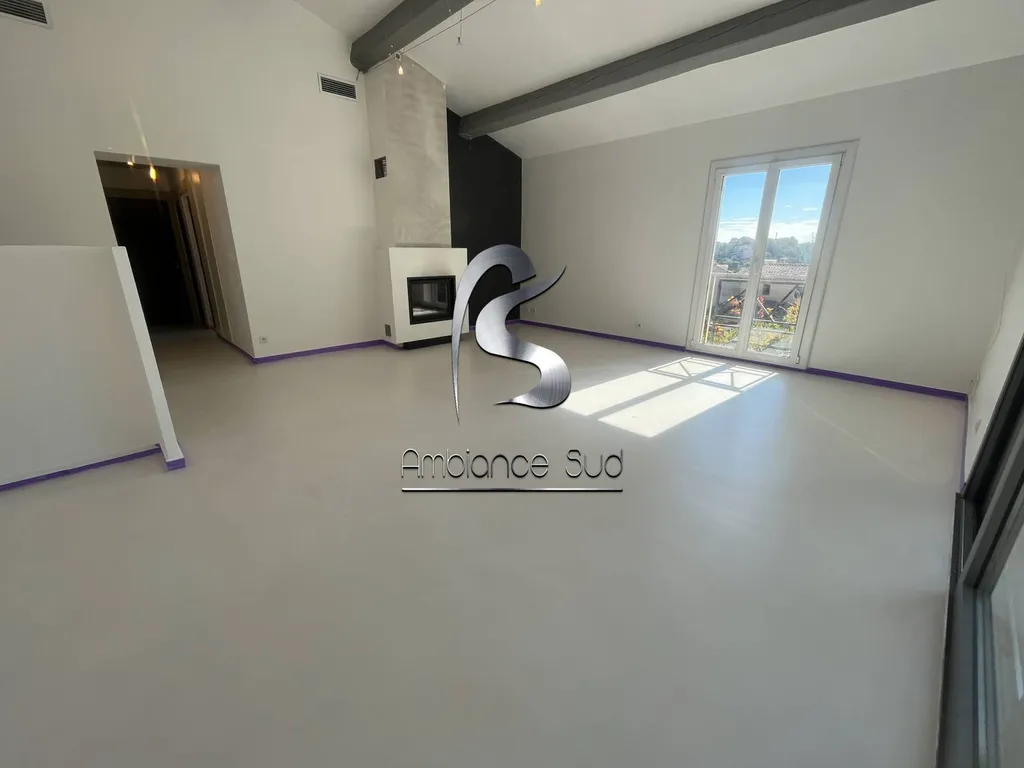 Rénovation d’un sol en béton ciré avec notre résine minérale à base de céramique à Ollioules à côté de Sanary-sur-Mer