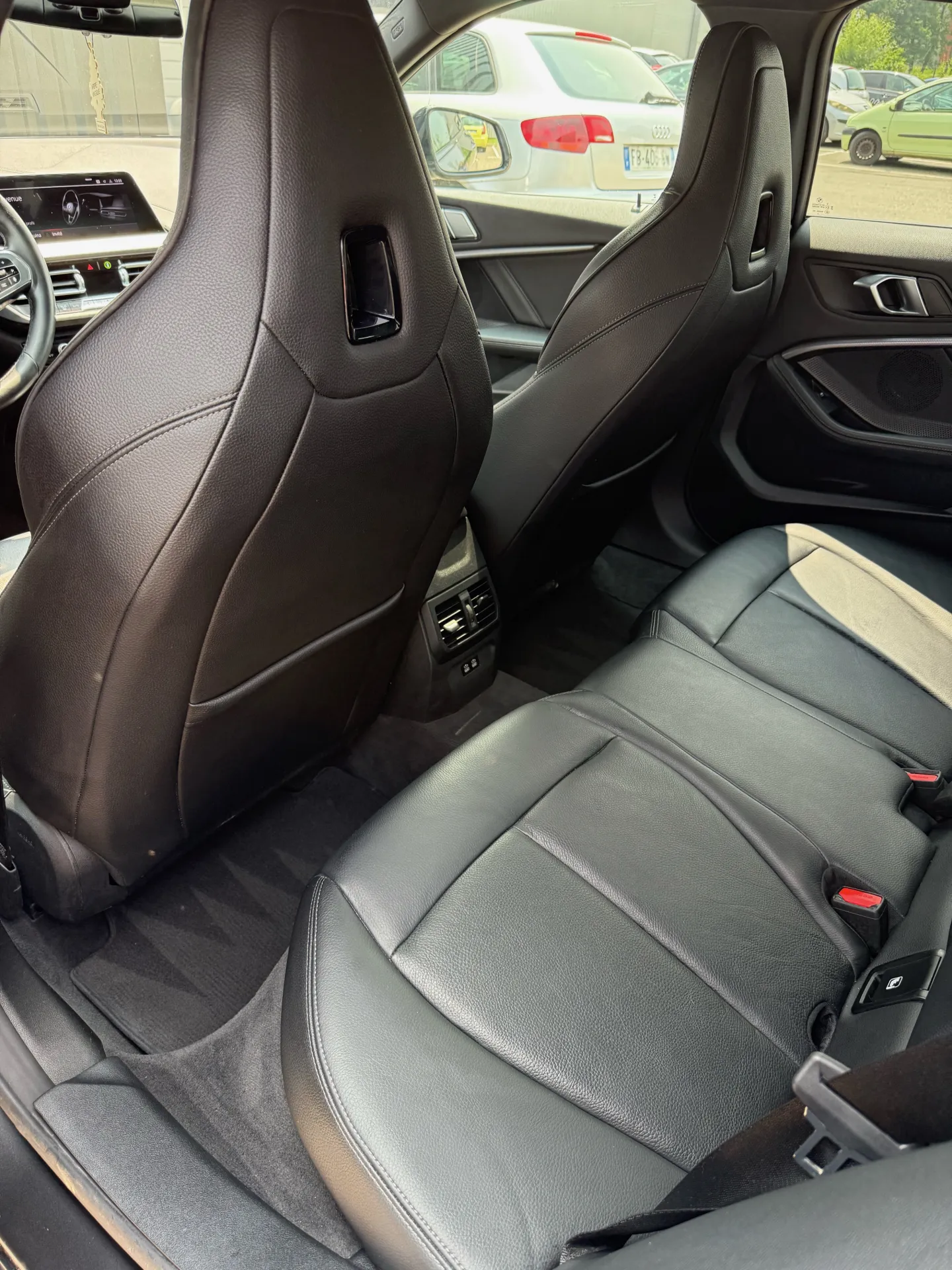 Nettoyage haut de gamme intérieur et extérieur d’une BMW Série 1 Coupé, avec soins techniques et finitions professionnelles à Andrézieux-Bouthéon
