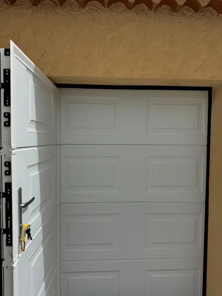 Mise en place d’une Porte de Garage Sectionnelle Gypass Intégrale à Martigues