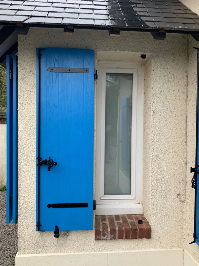 Réalisation de volets fibre résine sans entretien aspect bois secteur Bordeaux St clair, Etretat, St Jouin Bruneval, Fécamp proche Goderville (76)