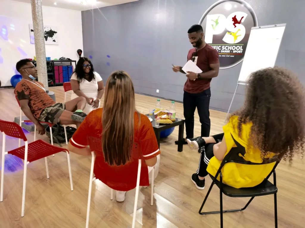 Professeur de danse urbaine réunion d'équipe Marseille 13006 Castellane. 